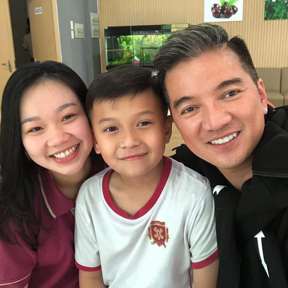 Đàm vĩnh hưng mừng sinh nhật con gái xinh như hoa hậu bánh 3 tầng đúc bằng tiền 500000 đồng - 12