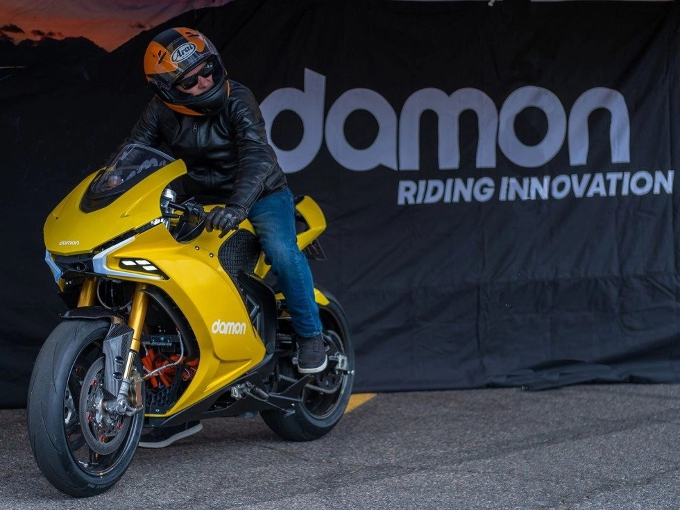 Damon hpersport mẫu xe máy điện lấy cảm hứng ducati panigale vừa ra mắt tại ces 2020 - 1
