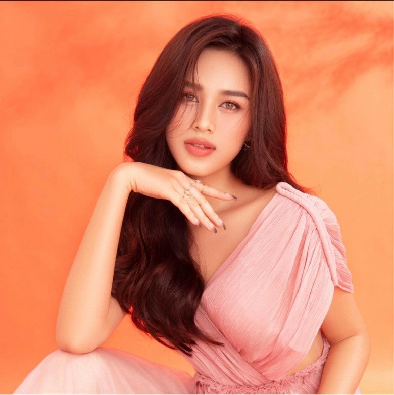 Dàn chân dài đuối sắc hậu covid minh tú nhợt nhạt dương tú anh nổi mụn đỗ hà rụng tóc - 1