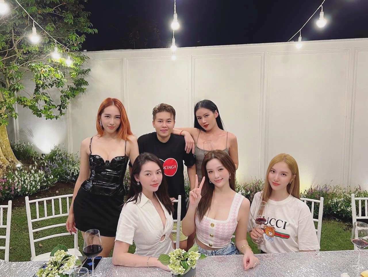 Dàn hotgirl hà thành tụ họp khó rời mắt khỏi chiếc áo của vợ rapper và thiếu gia khách sạn - 4