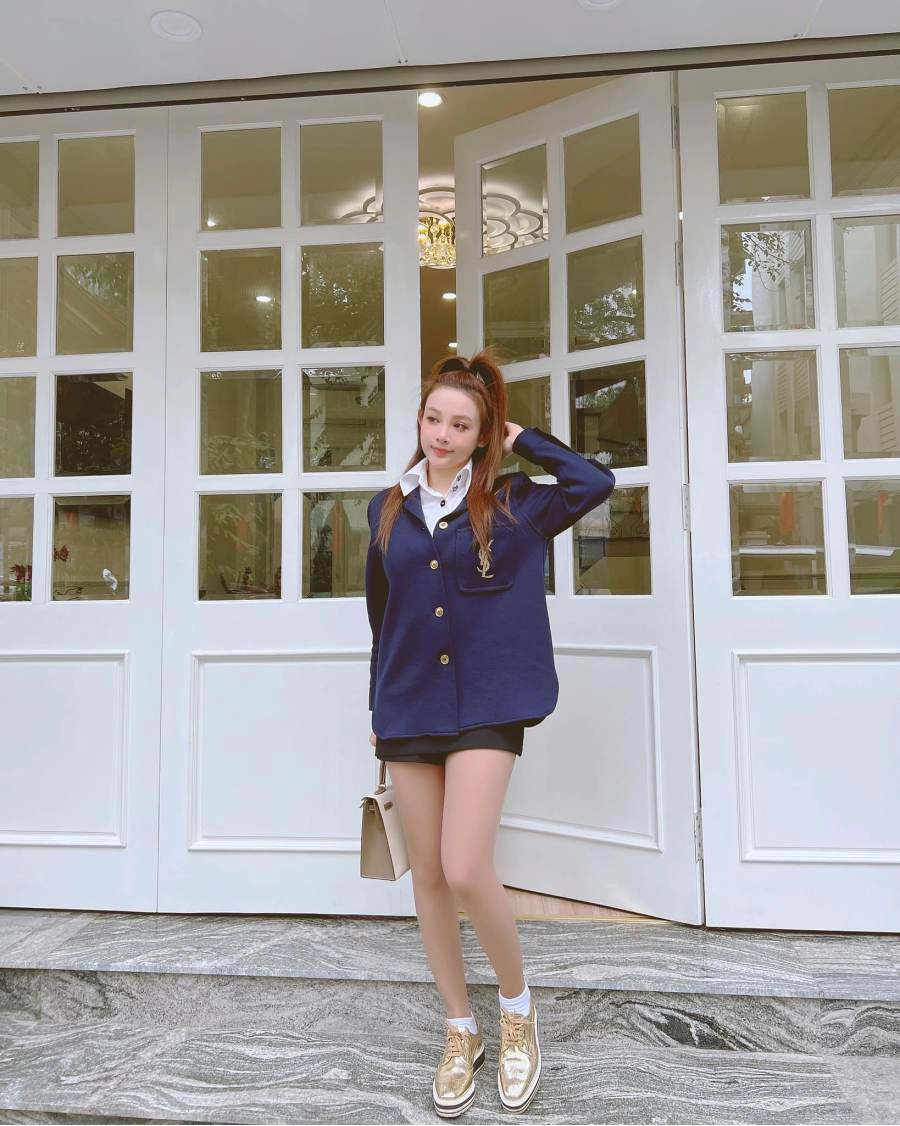Dàn hotgirl hà thành tụ họp khó rời mắt khỏi chiếc áo của vợ rapper và thiếu gia khách sạn - 15