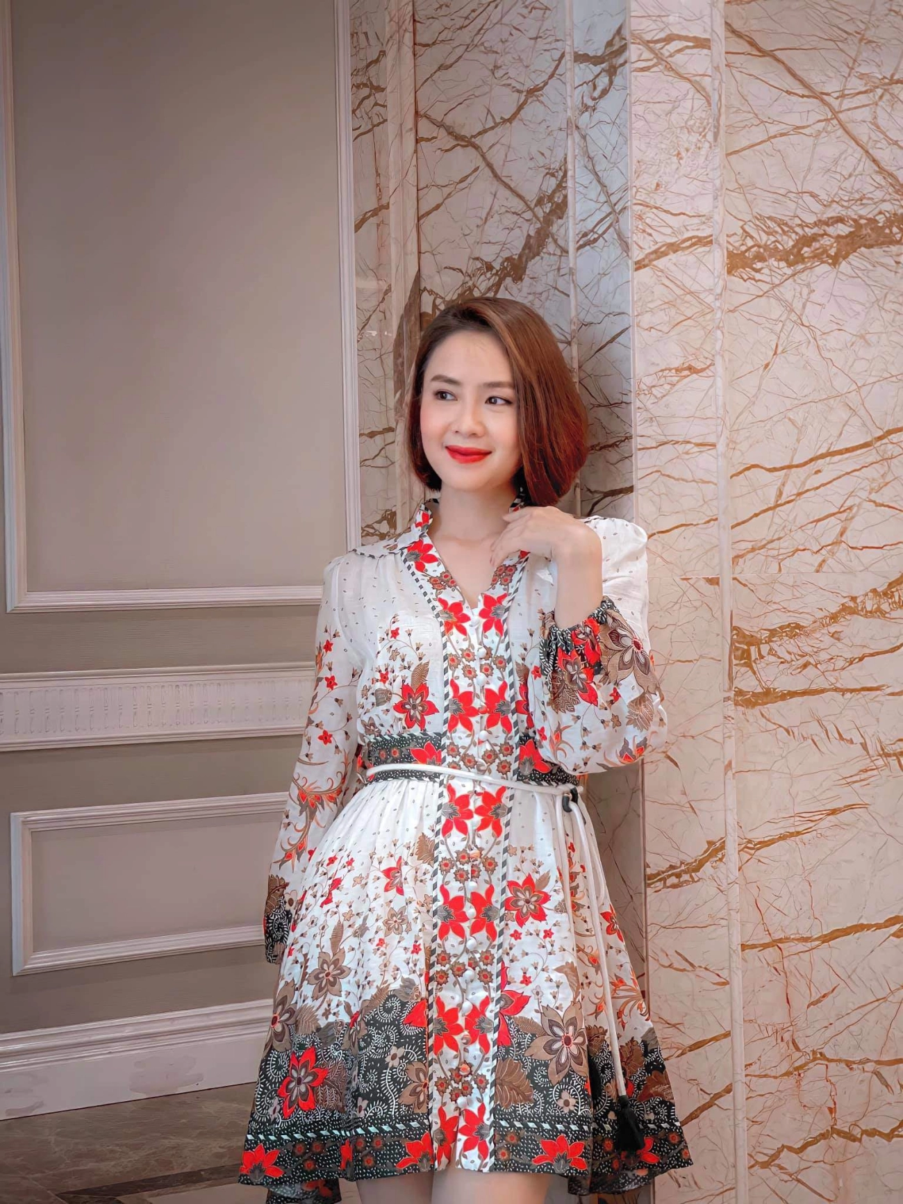 Đẳng cấp mỹ nhân vtv hồng diễm cân màu son hồng cánh sen sến rện đồng nghiệp khen xinh - 4