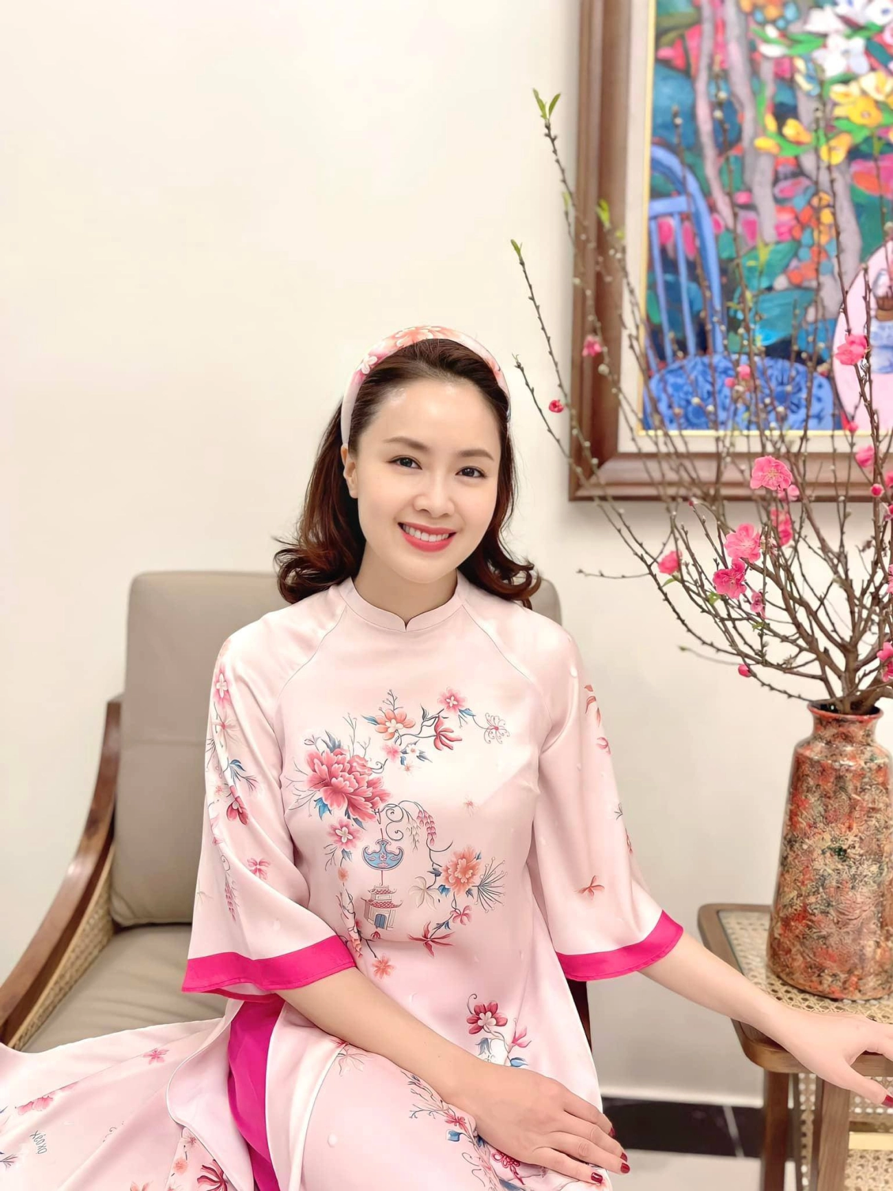 Đẳng cấp mỹ nhân vtv hồng diễm cân màu son hồng cánh sen sến rện đồng nghiệp khen xinh - 7