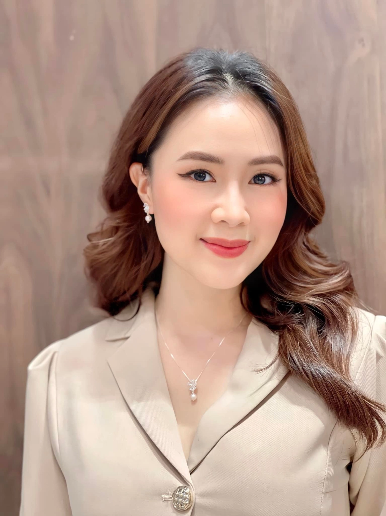 Đẳng cấp mỹ nhân vtv hồng diễm cân màu son hồng cánh sen sến rện đồng nghiệp khen xinh - 10