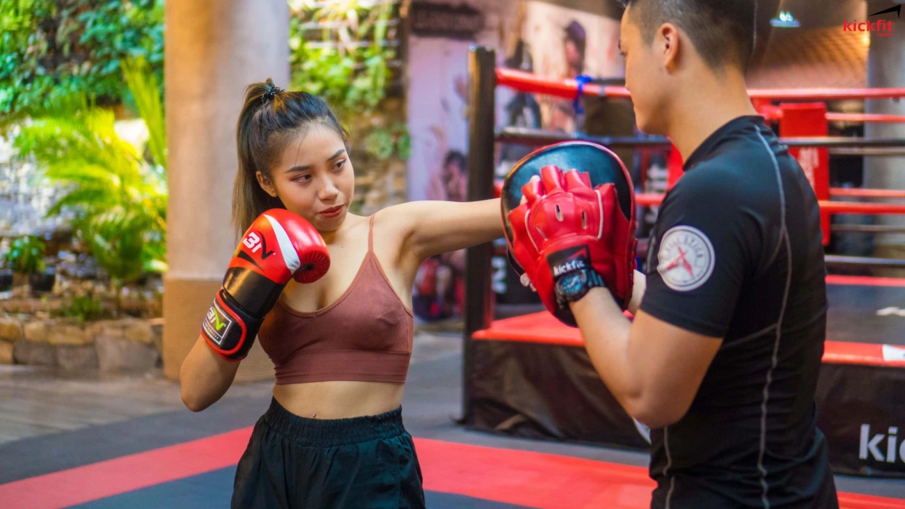 Dáng dấp liễu yếu đào tơ hội mỹ nhân vbiz chuộng môn đánh đấm người siết eo còn 54cm - 12