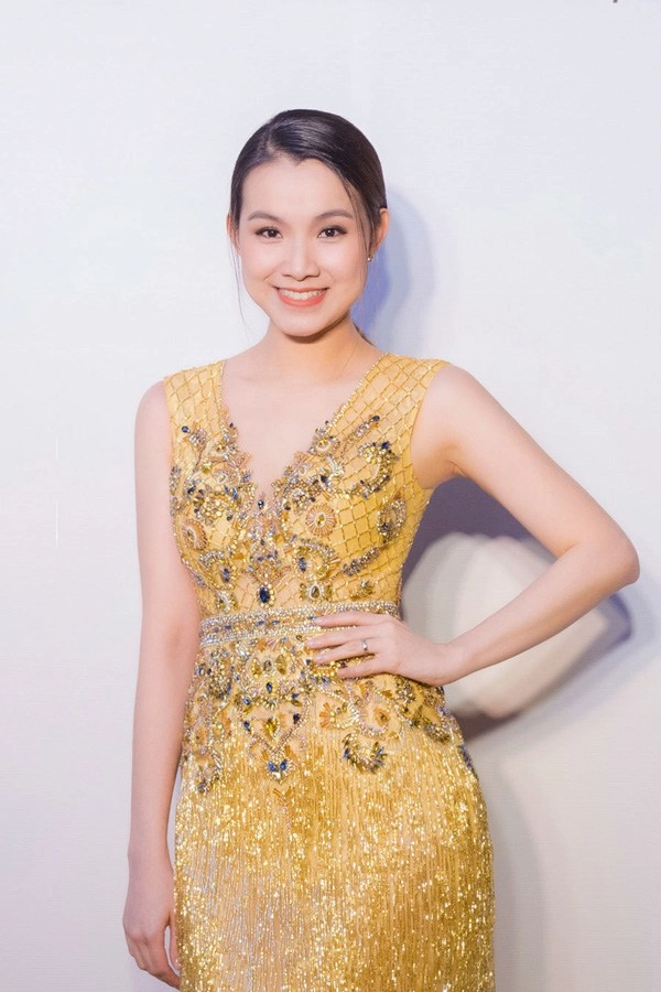Đăng quang hơn 13 năm nàng hậu này giờ đây mới dám đi tiêm cằm - 6