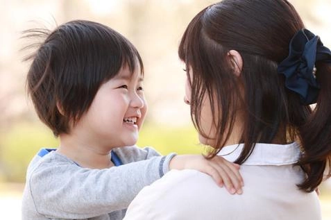 Đang tắm mẹ đơn thân gọi con trai 13 tuổi vào xoa lưng dân mạng chỉ trích dữ dội - 2