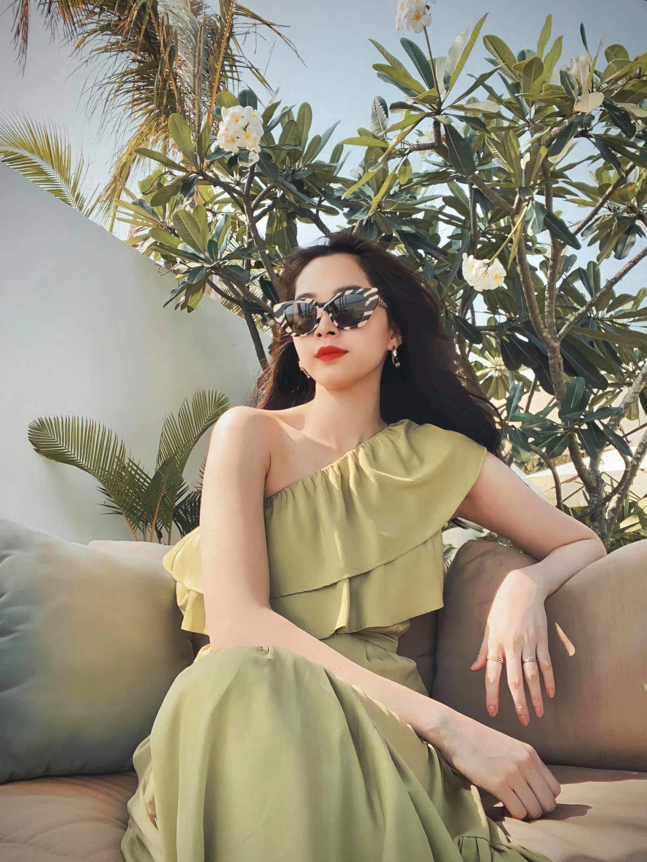 Đặng thu thảo làm dâu hào môn vẫn ăn mặc rất khiêm nhường diện hàng hiệu siêu tinh tế - 12