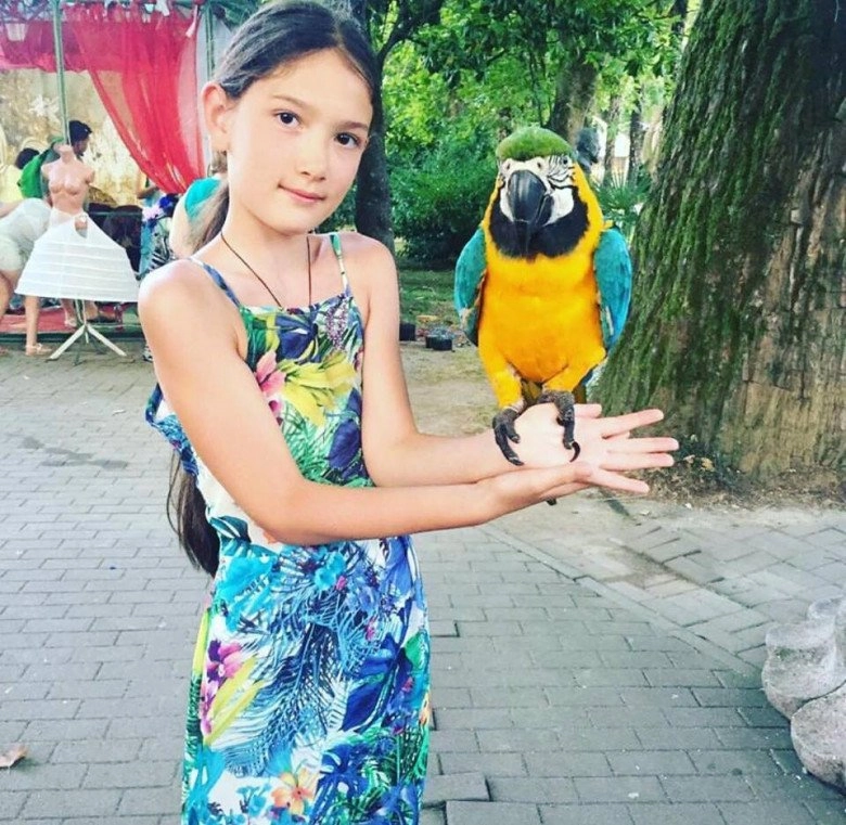 Đặng văn lâm thân thiết bên cô gái lạ hóa ra là em gái hotgirl 15 tuổi cao 1m8 - 11