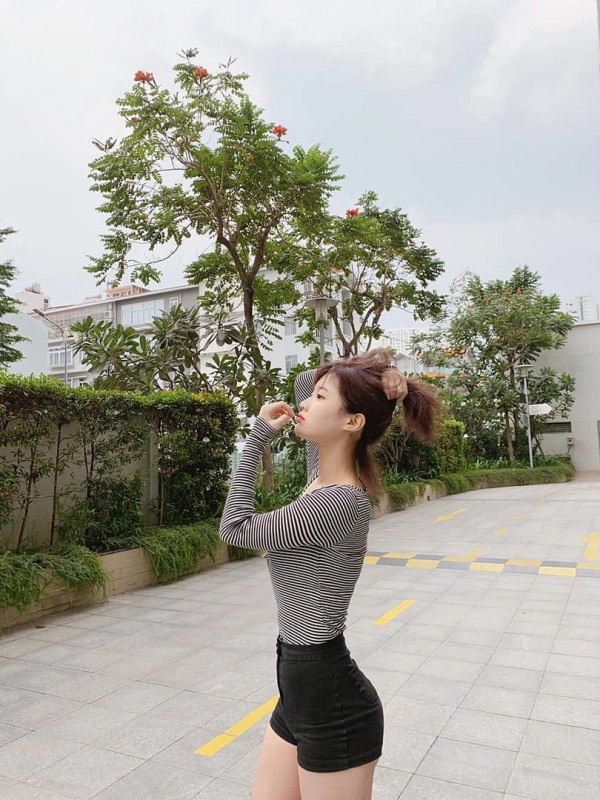 Đánh bại ngọc trinh để đạt vòng eo nhỏ nhất vbiz học trò đông nhi giờ quyến rũ đến lạ - 11