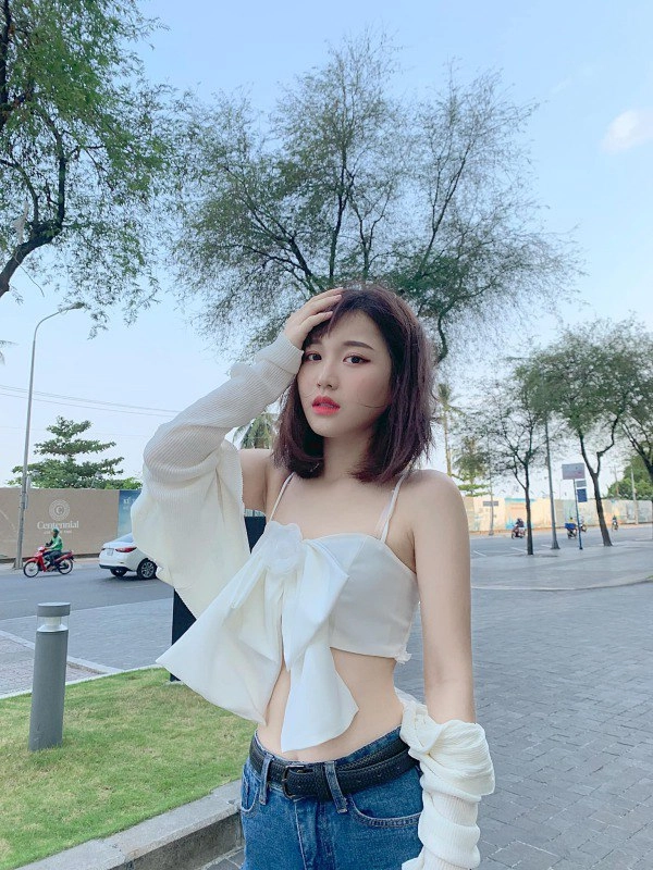Đánh bại ngọc trinh để đạt vòng eo nhỏ nhất vbiz học trò đông nhi giờ quyến rũ đến lạ - 12