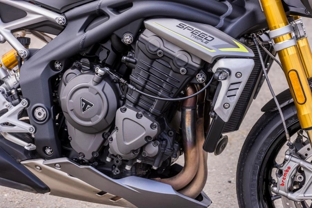 Đánh giá triumph speed triple rs 1200 2021 - 5