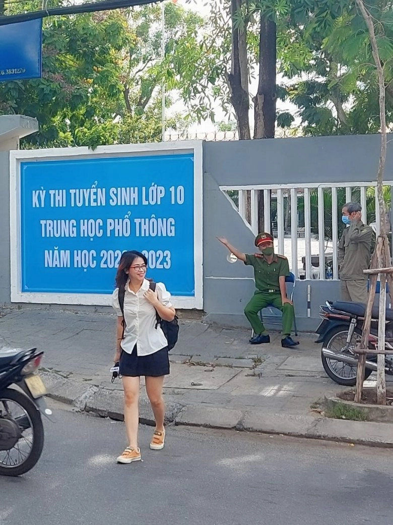 Danh tính nữ mc vtv tác nghiệp giữa tâm bão noru 365 ngày đi làm hiếm hoi mặc đẹp - 14