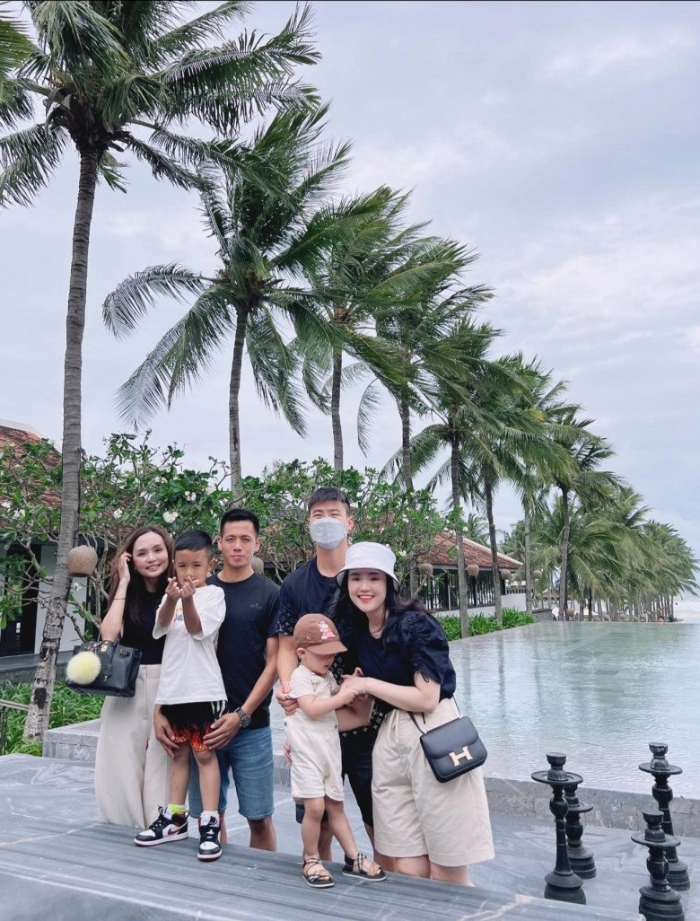 Đầu tư hàng hiệu mạnh tay chị gái công chúa béo quỳnh anhăn diện sang xịn ăn đứt cô em - 1