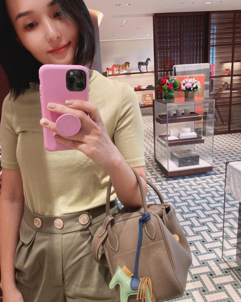 Đầu tư hàng hiệu mạnh tay chị gái công chúa béo quỳnh anhăn diện sang xịn ăn đứt cô em - 7