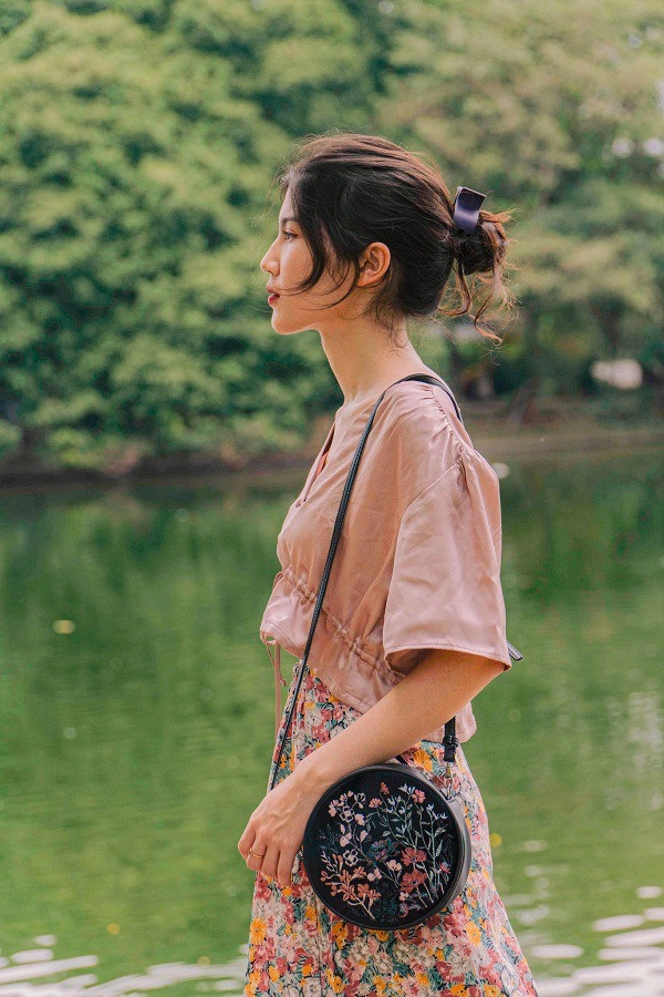 Đây là 4 kiểu túi hoa đang hot mùa này các nàng sành điệu nên cập nhật ngay - 4