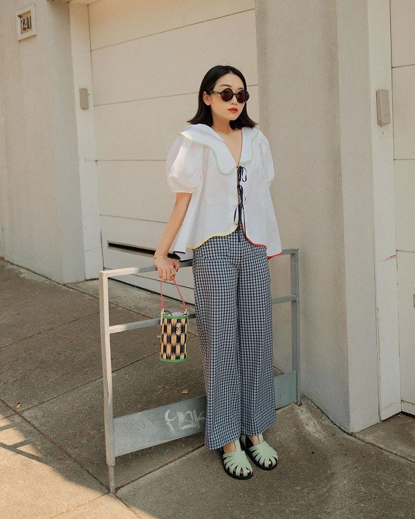 Đây là kiểu sandals mốt nhất hè này nàng diện ngày nắng hay mưa đều cực xinh xẻo - 1