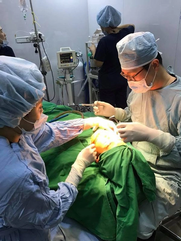 Đây mới là người đẹp phẫu thuật thẩm mỹ nhiều nhất nhì showbiz việt - 11