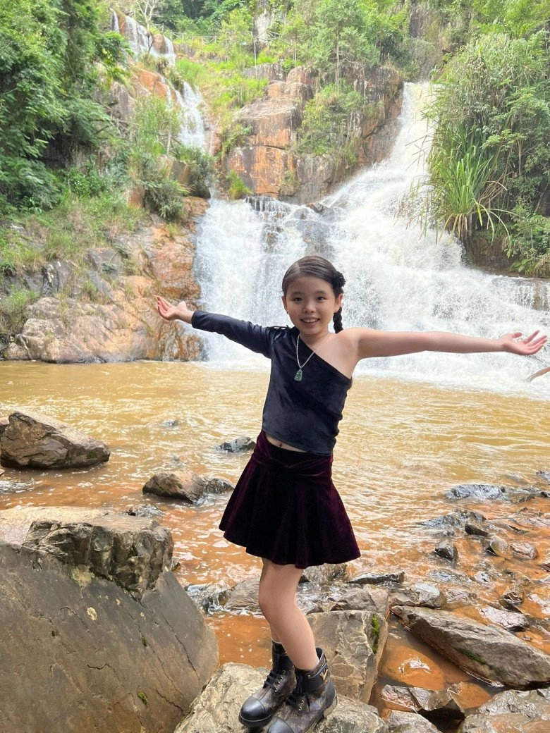 Đẻ con gái phương trinh jolie sẵn sàng cho phẫu thuật thẩm mỹ giống mẹ khi đủ 18 - 7