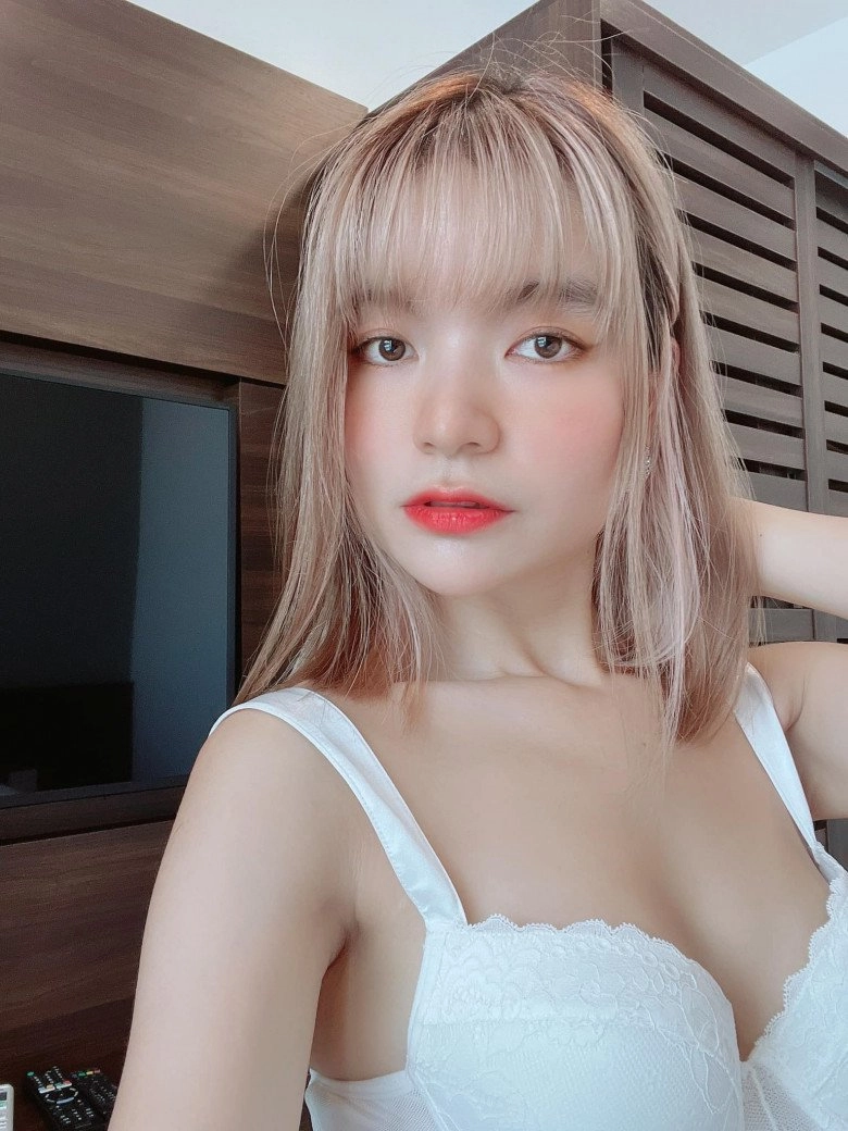 Để con ở nhà đi làm xa vợ chồng mạc văn khoa nghẹn ngào cảnh bé ôm chặt không rời khi gặp lại - 8