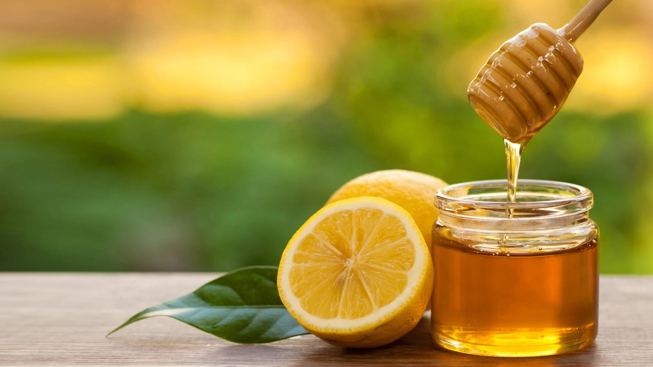 Để da trắng sáng đều màu nàng không nên bỏ qua những bí quyết làm đẹp từ mật ong này - 3