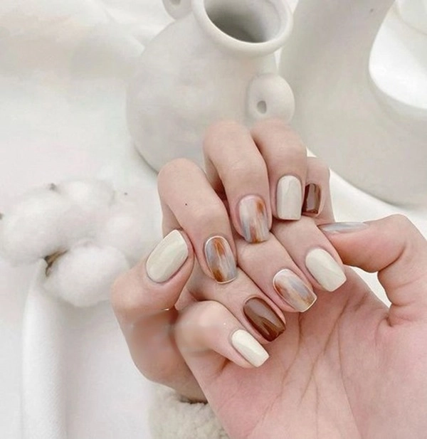 Để dành hết giãn cách đi làm đẹp chị em làm ngay 12 mẫu nail màu nude này - 5