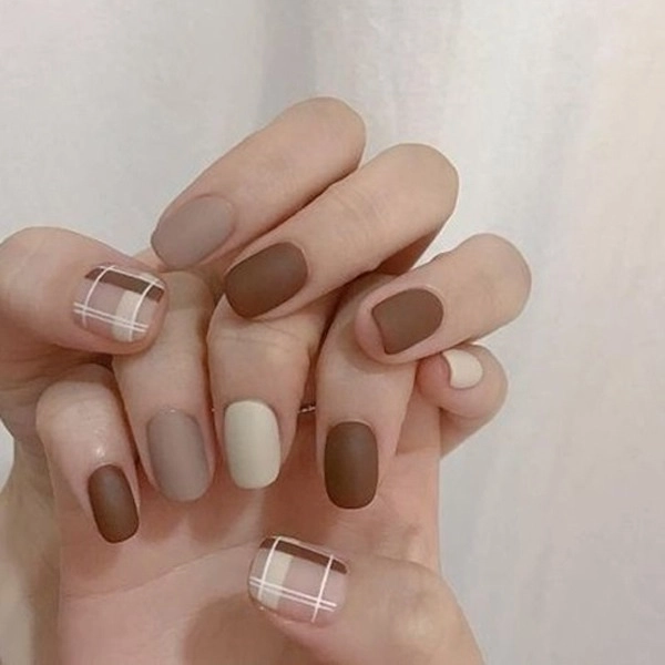 Để dành hết giãn cách đi làm đẹp chị em làm ngay 12 mẫu nail màu nude này - 8