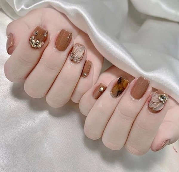 Để dành hết giãn cách đi làm đẹp chị em làm ngay 12 mẫu nail màu nude này - 11