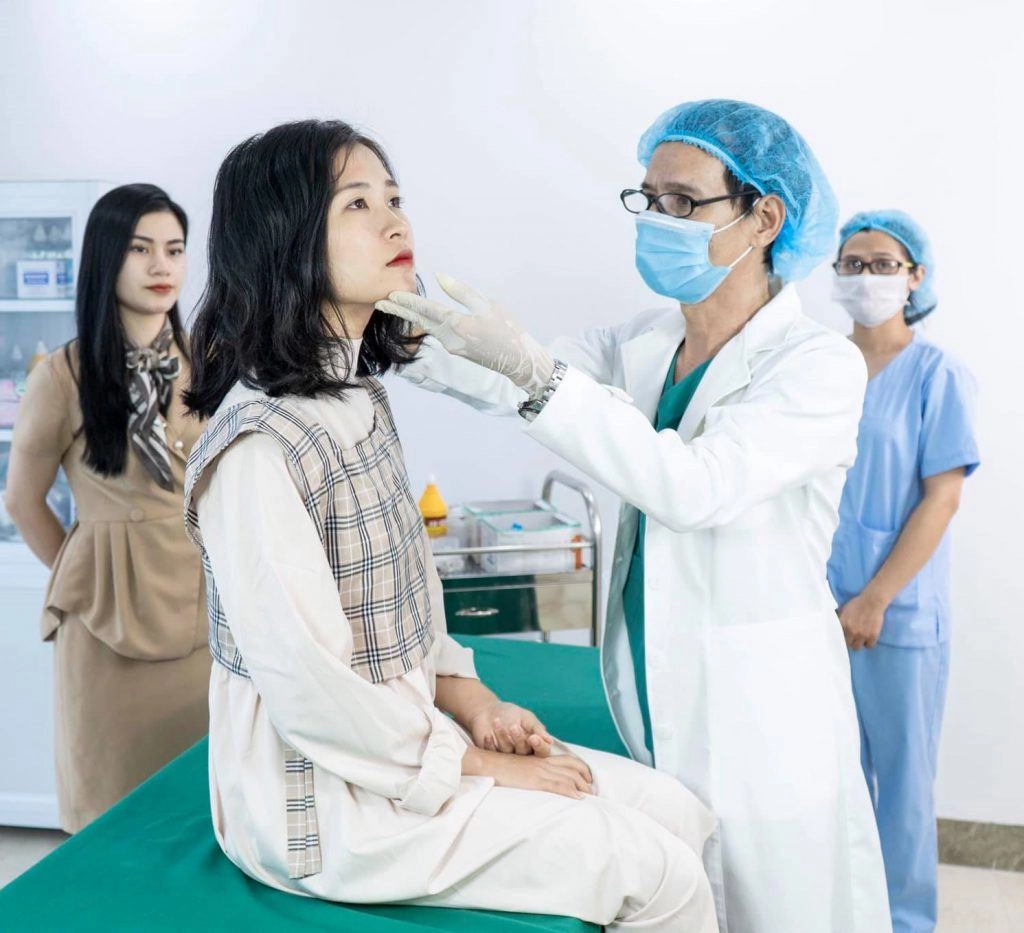 Đệ nhất chân dài đài loan lâm chí linh mặt cứng đờ vì tiêm botox lố tay - 14