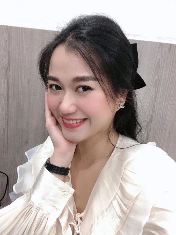 Đi ăn cưới mặc kín đáovẫn nổi bật như lâm vỹ dạ diện áo dài đỏ tay xách túi nghìn đô - 10
