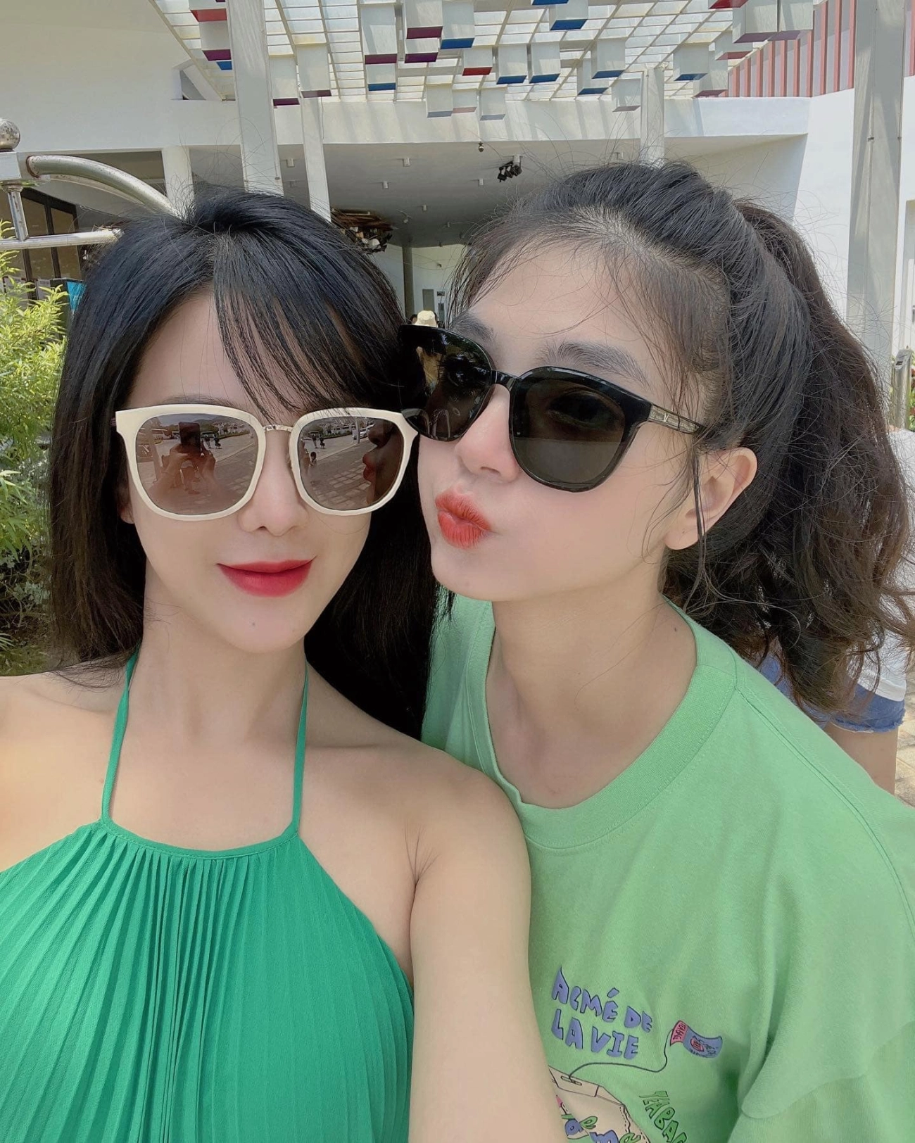Đi du lịch diệp lâm anh nhận cơn mưa lời khen vì mặc đồng điệu với em chồng cũ - 1