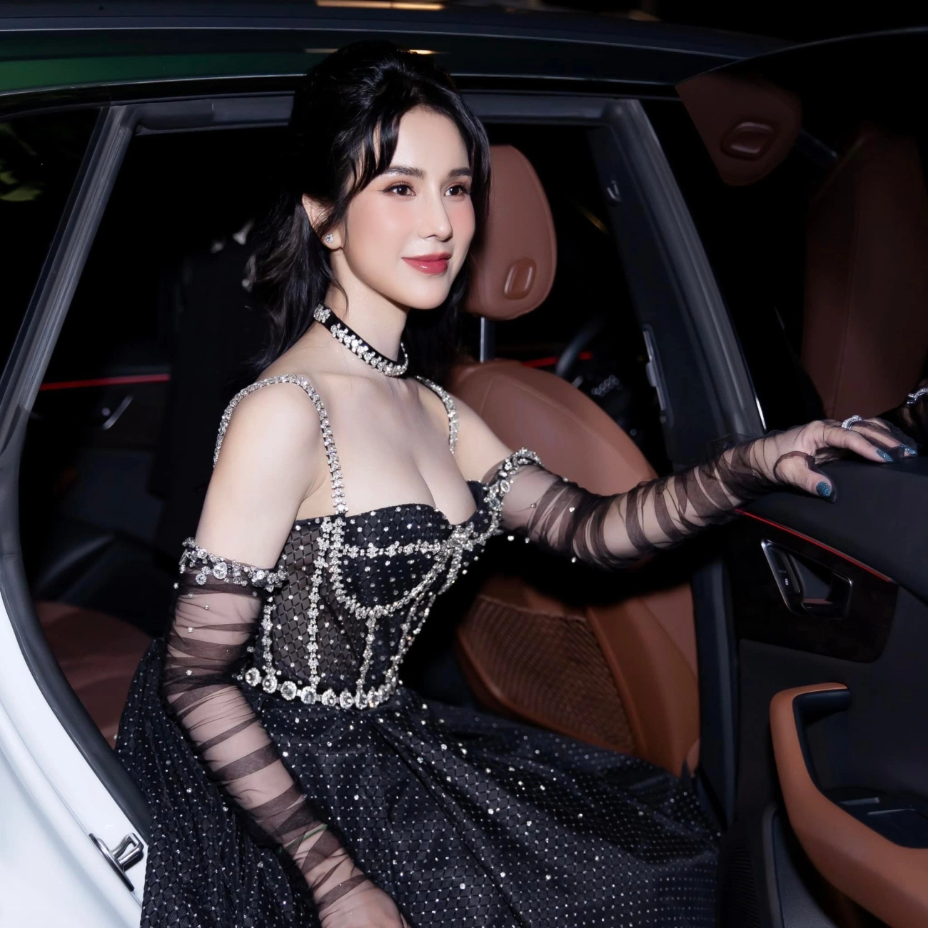 Đi du lịch diệp lâm anh nhận cơn mưa lời khen vì mặc đồng điệu với em chồng cũ - 9