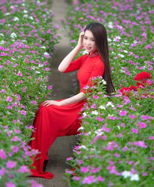 Đi thi hoa hậu mặc váy cưới cô gái nhận ngay bình luận muốn kiếm chồng hay sao - 11