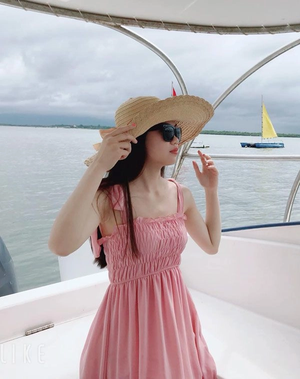 Đi thi hoa hậu mặc váy cưới cô gái nhận ngay bình luận muốn kiếm chồng hay sao - 14