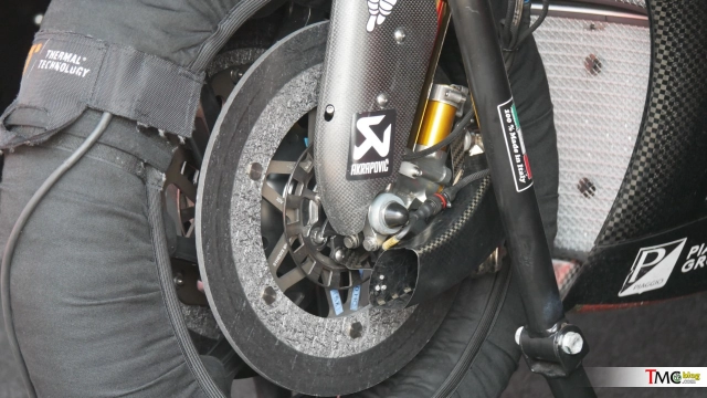 Đĩa brembo carbon được nâng cấp lên đường kính 360mm dành cho motogp 2022 - 1