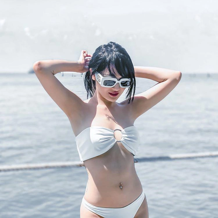 Diện bikini khoe dáng đồng hồ cát tuyệt mỹ bảo anh đập tan nghi vấn bí mật sinh con - 3