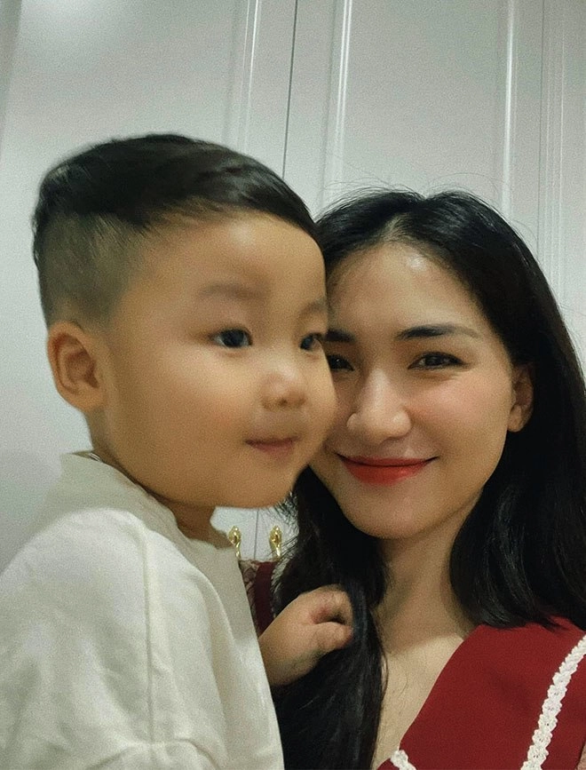Diện bikini phải che chắn vùng dưới hoà minzy đã chịu bao đau đớn để có con trai cực phẩm - 1