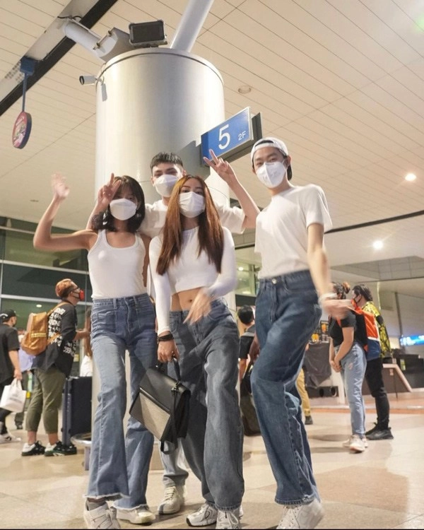 Diện chiếc áo tối giản hhen niê và học trò vẫn trở thành tâm điểm ánh nhìn - 5