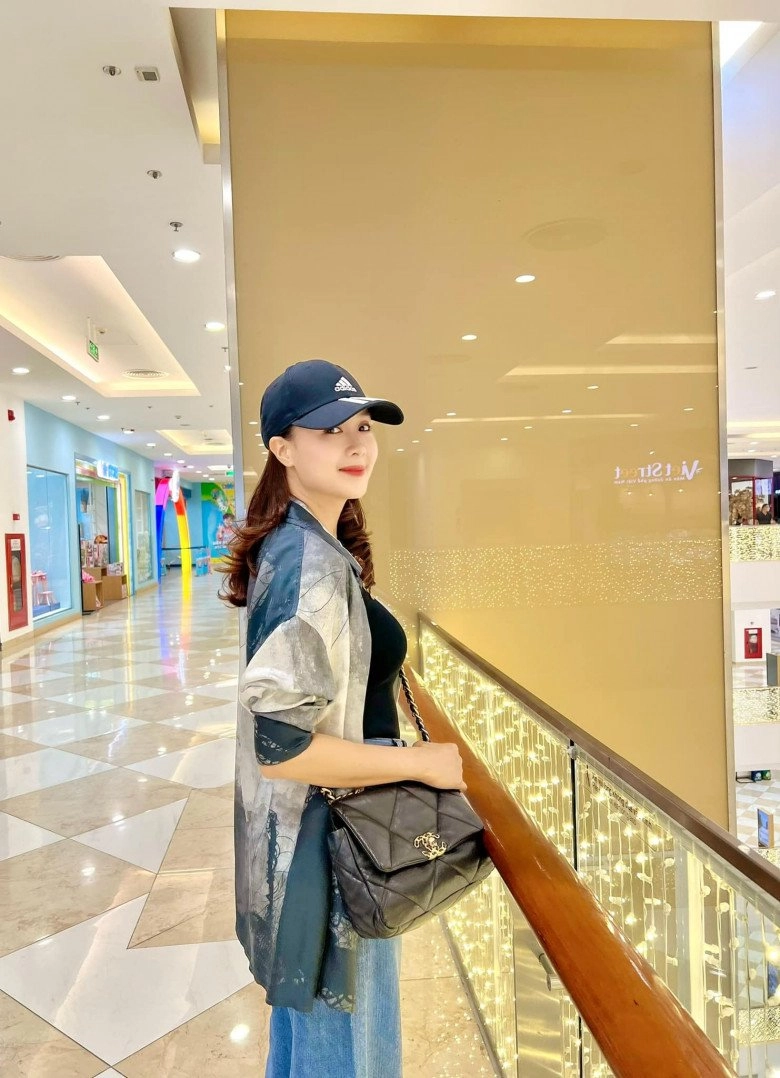 Diện chiếc quần từng bị mạnh trường cà khịa hồng diễm nay như gái đôi mươi - 2