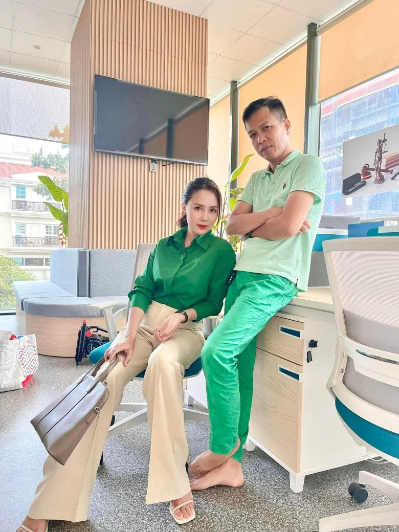 Diện chiếc quần từng bị mạnh trường cà khịa hồng diễm nay như gái đôi mươi - 6