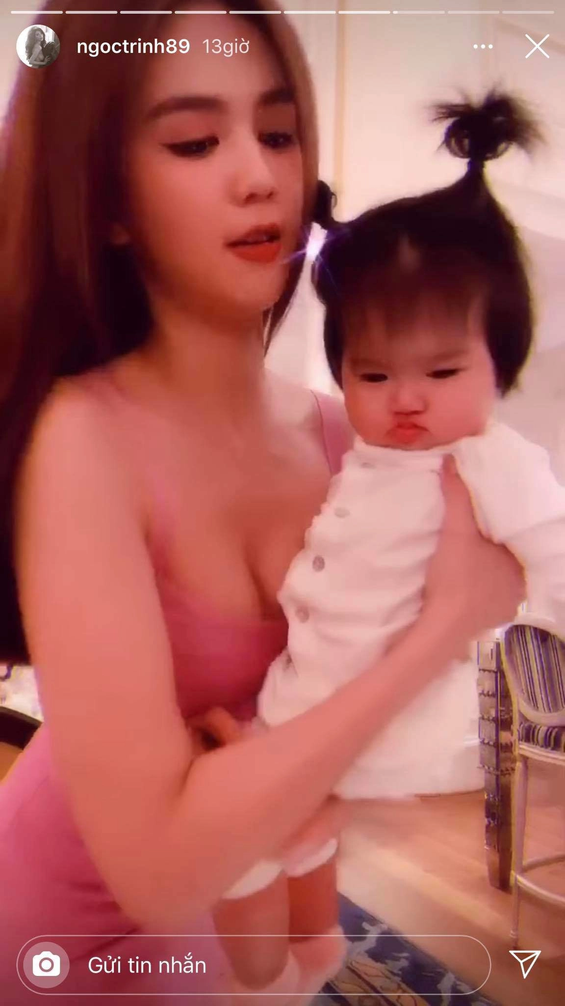 Diện chiếc váy mốt từ chục năm trước ngọc trinh chứng minh bụng tròn ngày xưa giờ phẳng lì - 2
