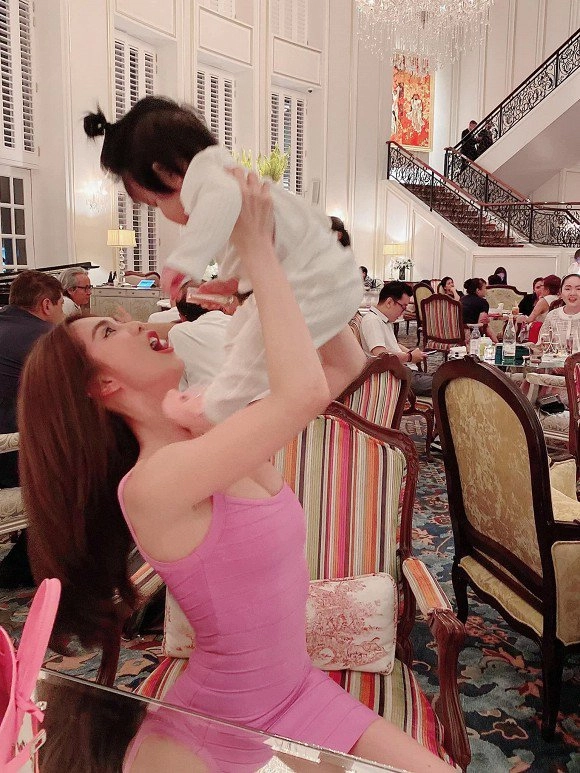Diện chiếc váy mốt từ chục năm trước ngọc trinh chứng minh bụng tròn ngày xưa giờ phẳng lì - 8
