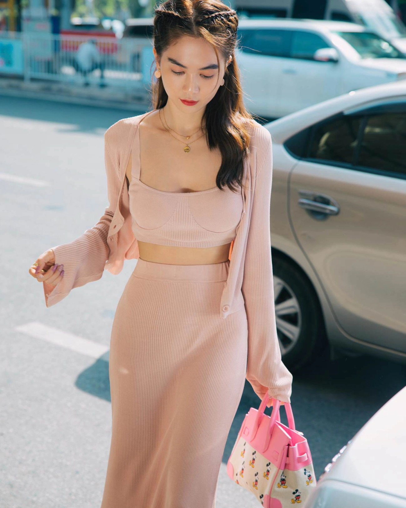 Diện chiếc váy mốt từ chục năm trước ngọc trinh chứng minh bụng tròn ngày xưa giờ phẳng lì - 9