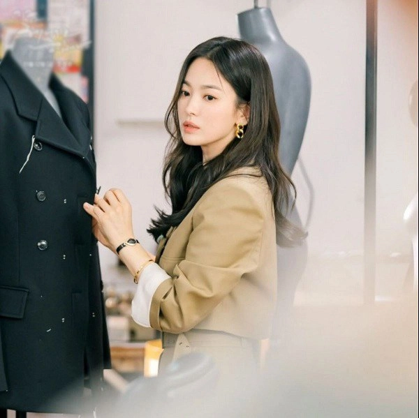 Diện đồ công sở sang chảnh trong phim mới song hye kyo gây sốt vì style đẹp chuẩn nữ thần - 3