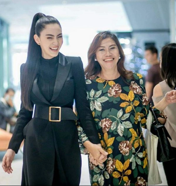 Diện đồ đôi cùng mẹ ruột ngọc nữ mai davika chịu thua vì món đồ quá đắt giá - 14