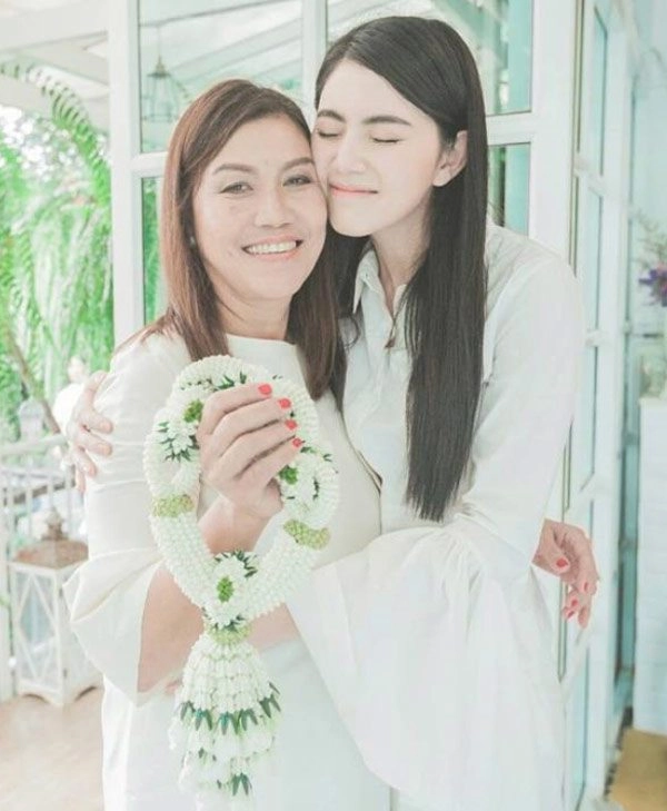 Diện đồ đôi cùng mẹ ruột ngọc nữ mai davika chịu thua vì món đồ quá đắt giá - 17