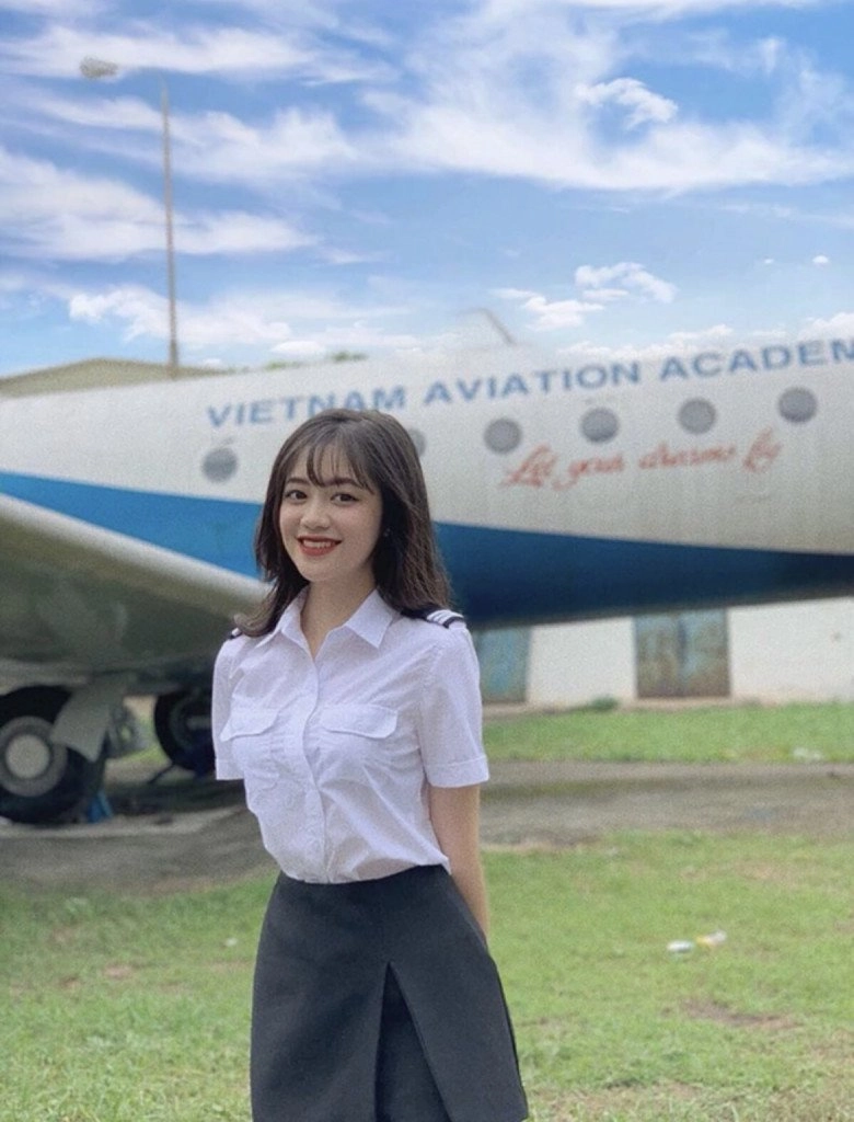 Diện đồng phục tốt nghiệp nữ sinh hàng không vẫn xinh đẹp như hoa hậu - 8