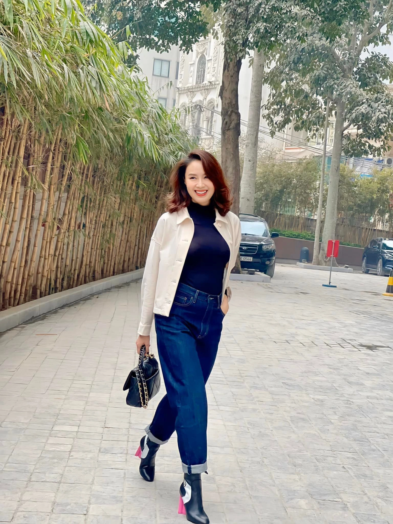 Diện set đồ len thường thường đi tắm nắng hồng diễm bị nổ comment xin in tư - 15