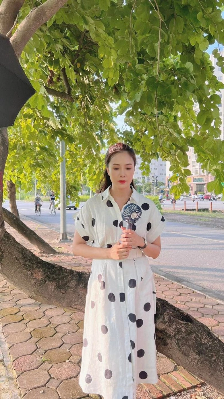 Diện thiết kế công sở giống vân trang thương ngày nắng về hồng diễm cao tay thêm giáp - 6
