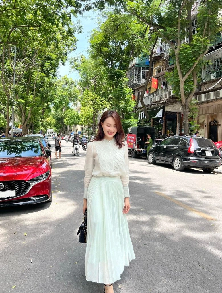 Diện thiết kế công sở giống vân trang thương ngày nắng về hồng diễm cao tay thêm giáp - 9